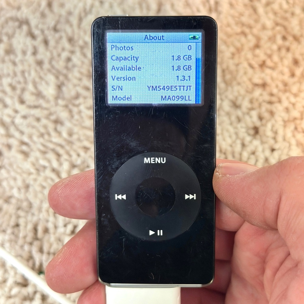 Apple iPod Nano 1st Generation Black 2GB Model MA099LL A1137 Needs Battery